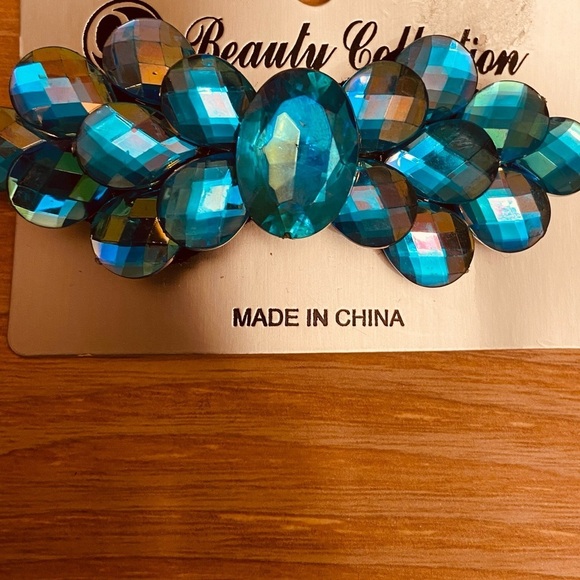Beauty Collection Women’s Prism Blue Hair Clip Hair Accessory. - Picture 2 of 4